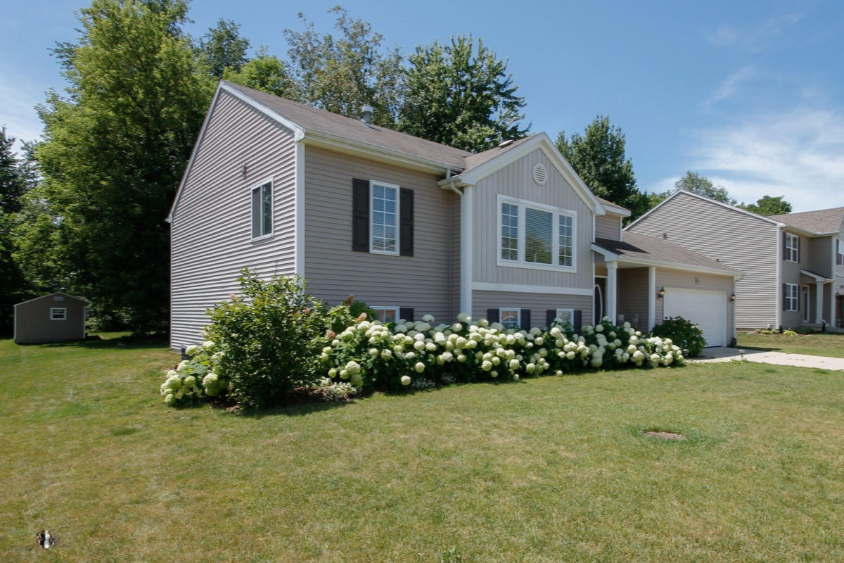 3211 Quarry Ridge Court Kalamazoo, MI 49006 - Photo 2 of 32 3211 Quarry Ridge Ct-102