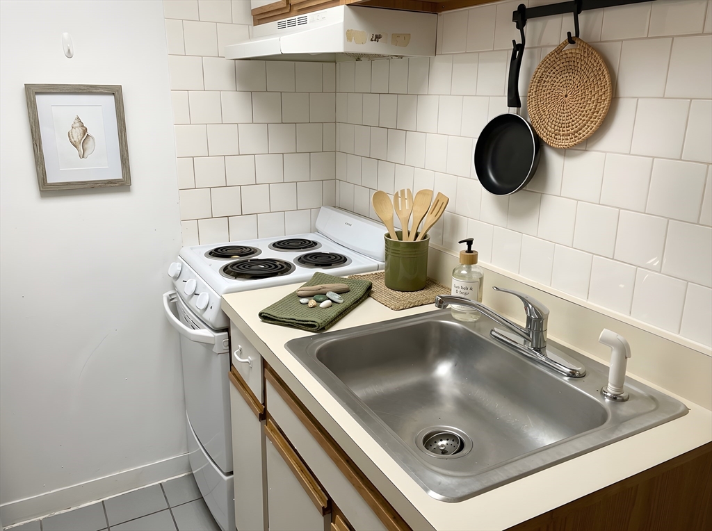 475 Commonwealth Avenue, Unit G4 Boston, MA 02215 - Photo 3 of 10