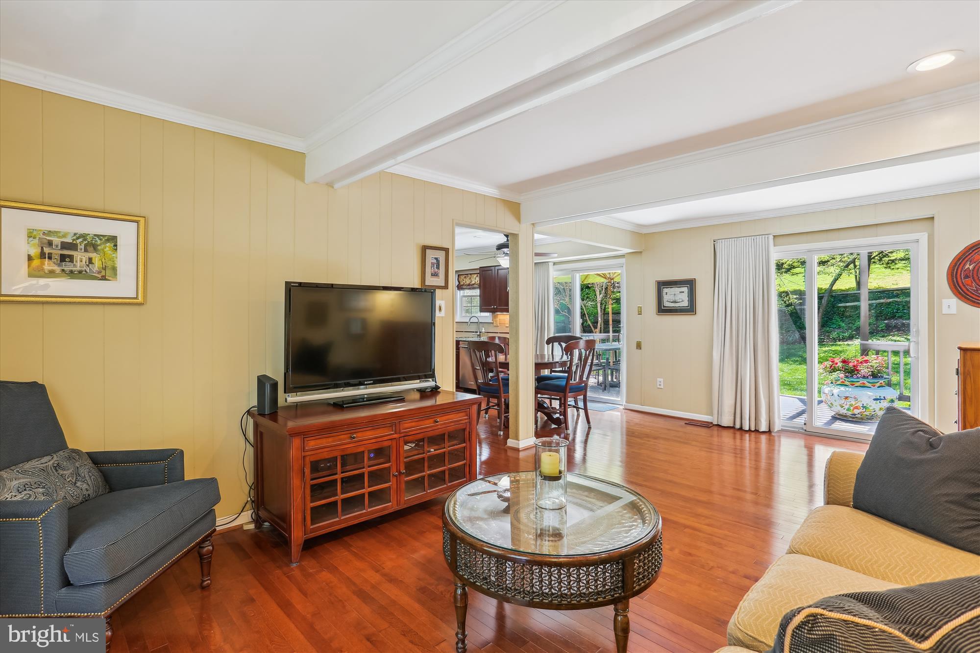 207 Rabbitt Road Gaithersburg, MD 20878 - Photo 17 of 38 a living room with furniture and a flat screen tv