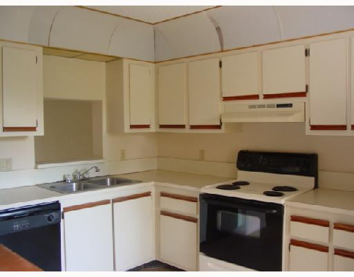 8954 West Sample Road, Unit 8954 Coral Springs, FL 33065 - Photo 5 of 14 Kitchen