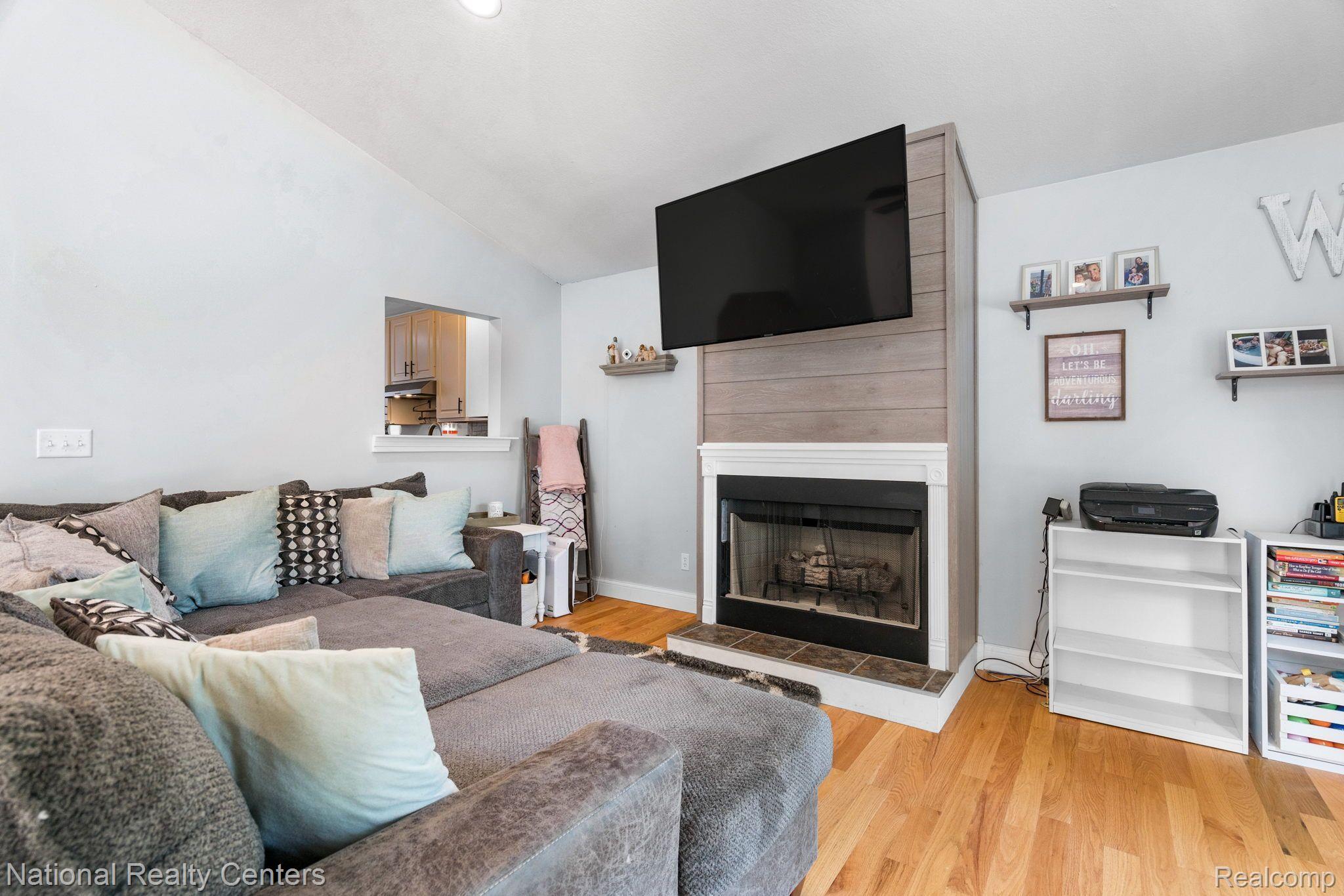 27365 Bell Road New Boston, MI 48164 - Photo 6 of 52 Family Room