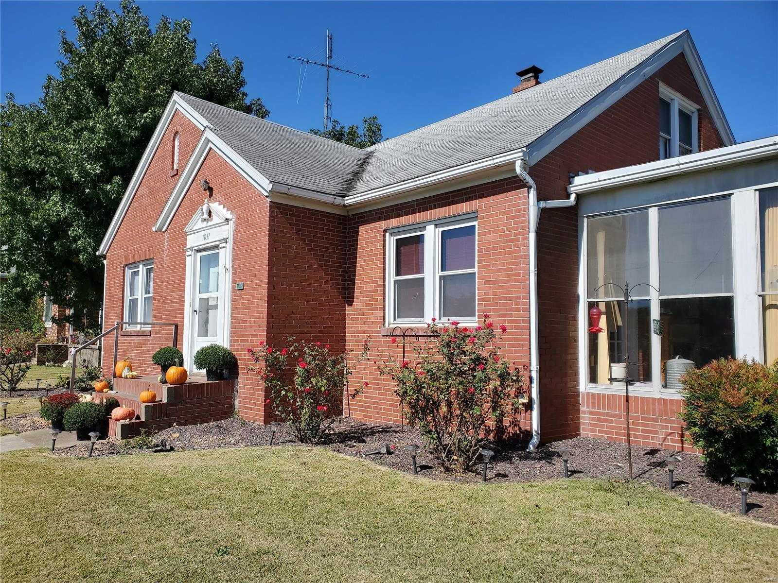 1837 State Street Chester, IL 62233 - Photo 1 of 41 Gallery Image 1