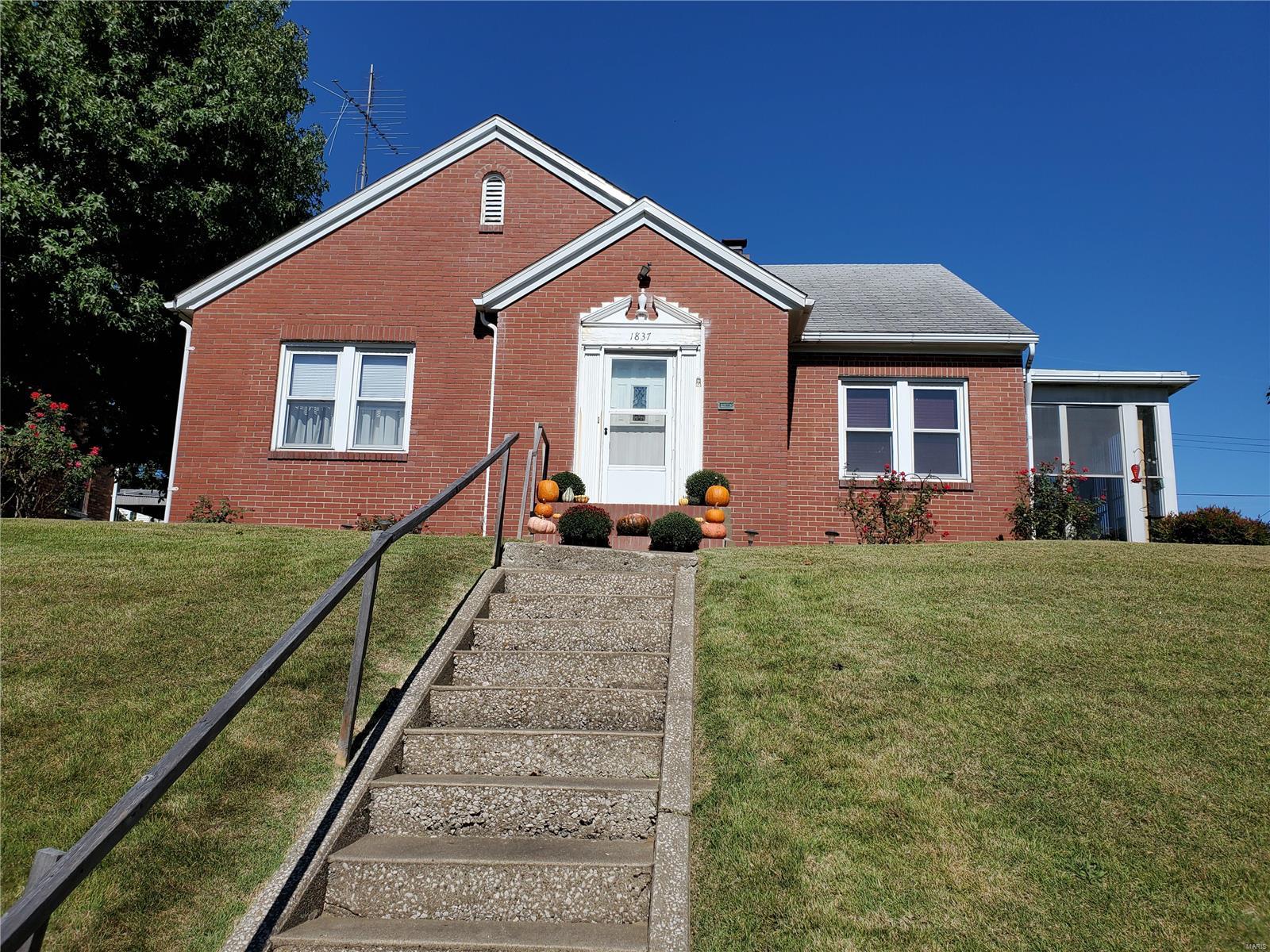 1837 State Street Chester, IL 62233 - Photo 2 of 41 Gallery Image 2