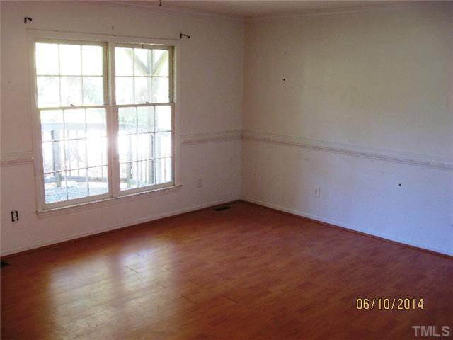 715 Oak Road Raleigh, NC 27603 - Photo 4 of 7 Den/Family/Great Room