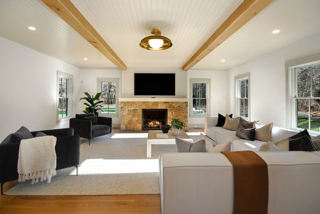 319 Pope Road Concord, MA 01742 - Photo 5 of 41 Gallery Image 5