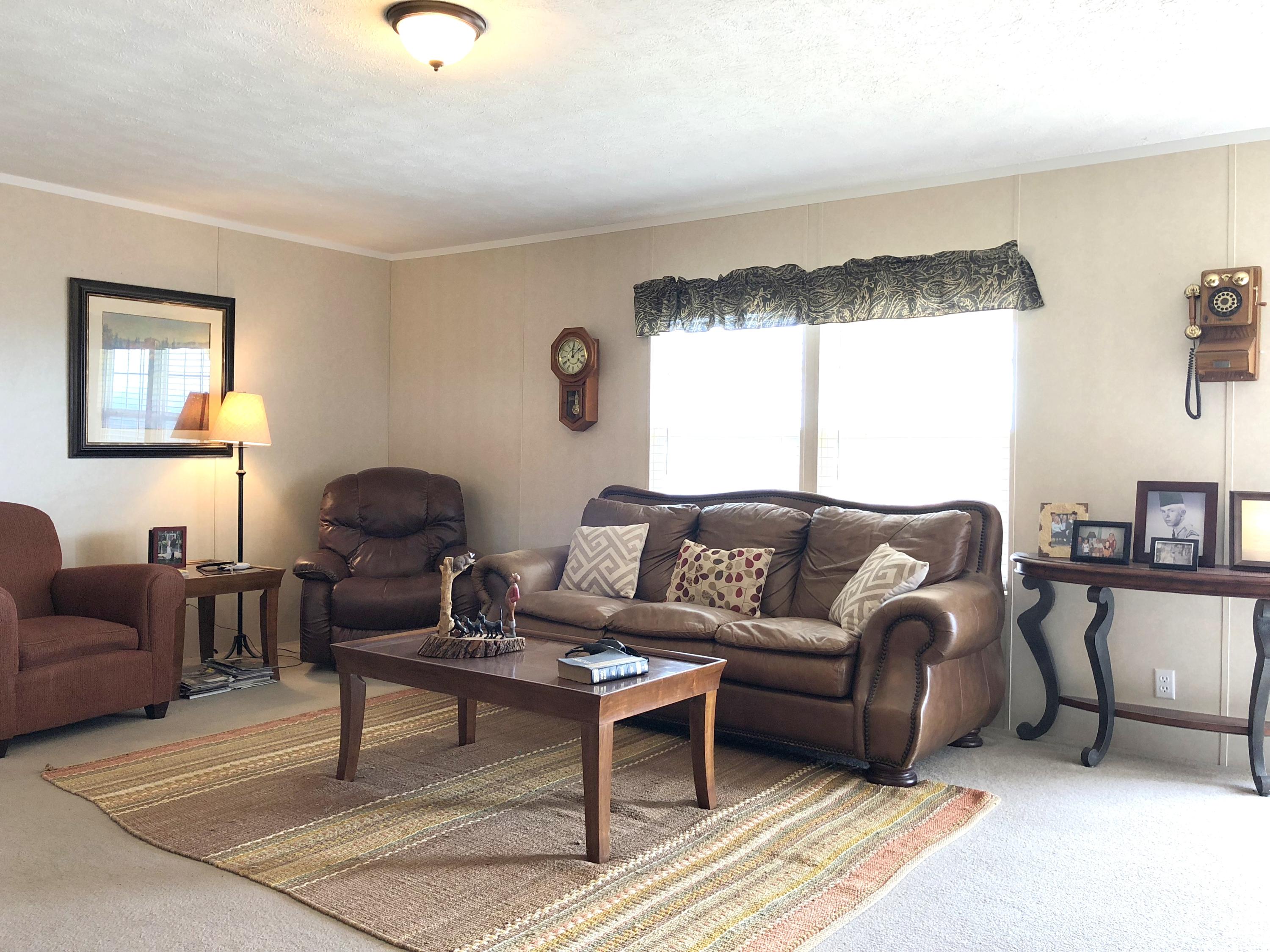 516 Parker Road La Follette, TN 37766 - Photo 5 of 28 Living room