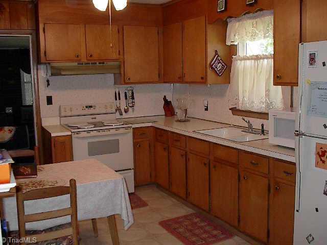 204 Vanzant Road Mocksville, NC 27028 - Photo 5 of 9 Other. Nice eat in kithen