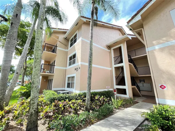 $2,100 | 8871 Wiles Road, Unit 105, Coral Springs, FL 33067
