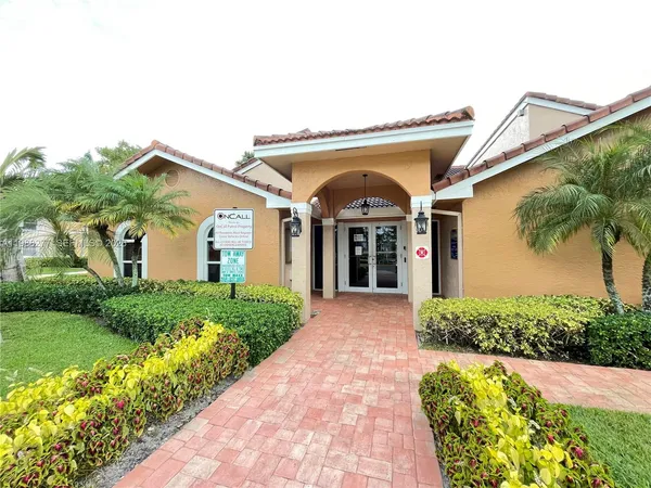 $2,100 | 8871 Wiles Road, Unit 105, Coral Springs, FL 33067