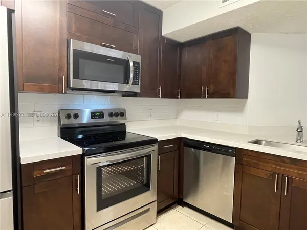 $2,100 | 8871 Wiles Road, Unit 105, Coral Springs, FL 33067