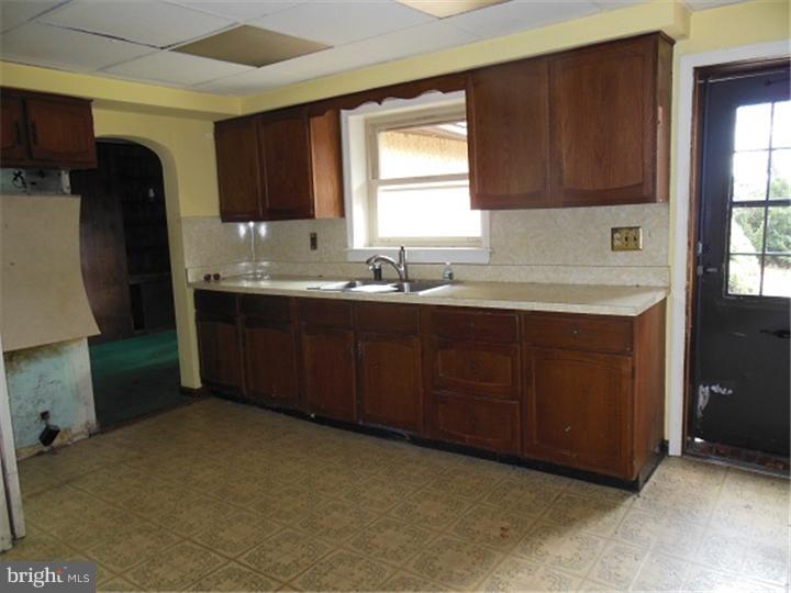 344 Chapel Heights Road Sewell, NJ 08080 - Photo 3 of 9 Kitchen