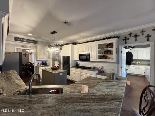 $559,000 | 15384 South S Highway, Terry, MS 39170