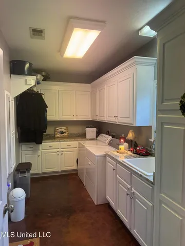 $559,000 | 15384 South S Highway, Terry, MS 39170