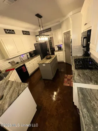 $559,000 | 15384 South S Highway, Terry, MS 39170