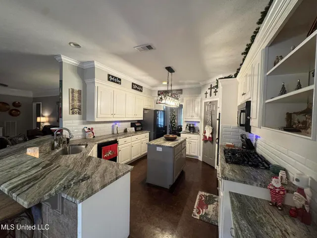 $559,000 | 15384 South S Highway, Terry, MS 39170