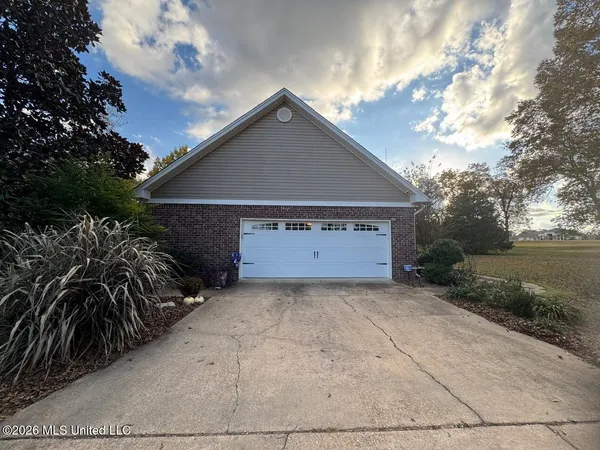 $559,000 | 15384 South S Highway, Terry, MS 39170