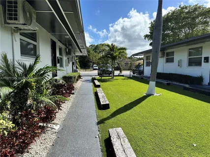 $1,695 | 2221 Monroe Street, Unit 10, Hollywood, FL 33020