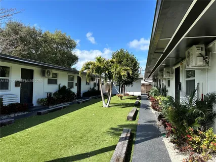 $1,695 | 2221 Monroe Street, Unit 10, Hollywood, FL 33020