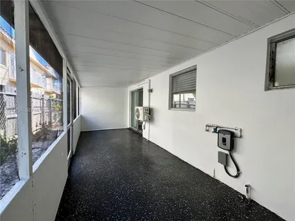 $1,695 | 2221 Monroe Street, Unit 10, Hollywood, FL 33020