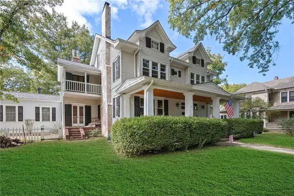 $399,500 | 424 South Elm Street, Ottawa, KS 66067