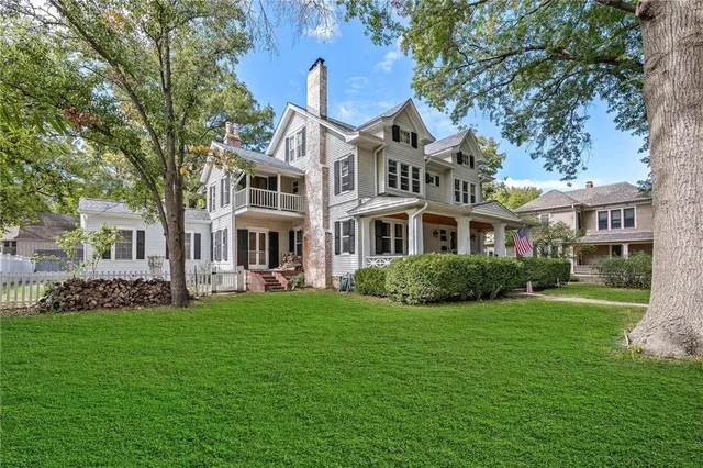 $415,000 | 424 South Elm Street, Ottawa, KS 66067