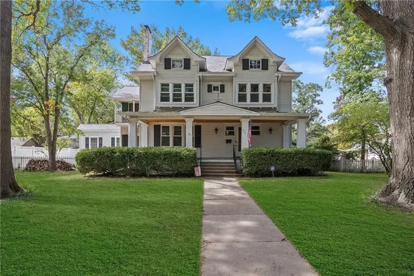 $399,500 | 424 South Elm Street, Ottawa, KS 66067