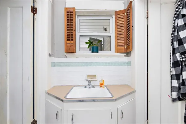 $399,500 | 424 South Elm Street, Ottawa, KS 66067