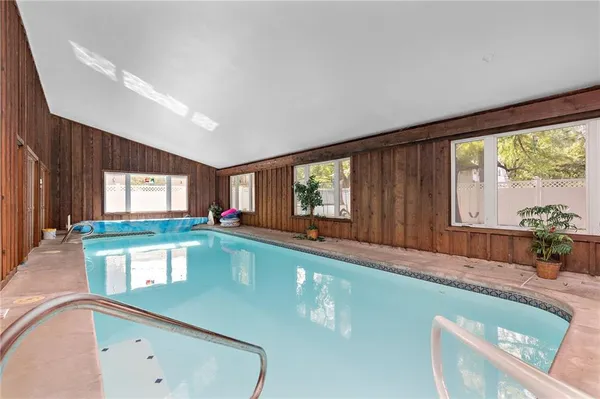 $399,500 | 424 South Elm Street, Ottawa, KS 66067