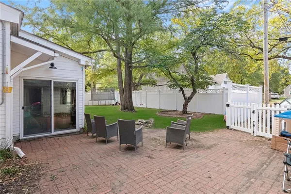 $399,500 | 424 South Elm Street, Ottawa, KS 66067