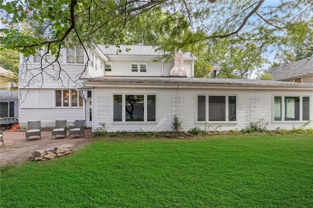 $415,000 | 424 South Elm Street, Ottawa, KS 66067