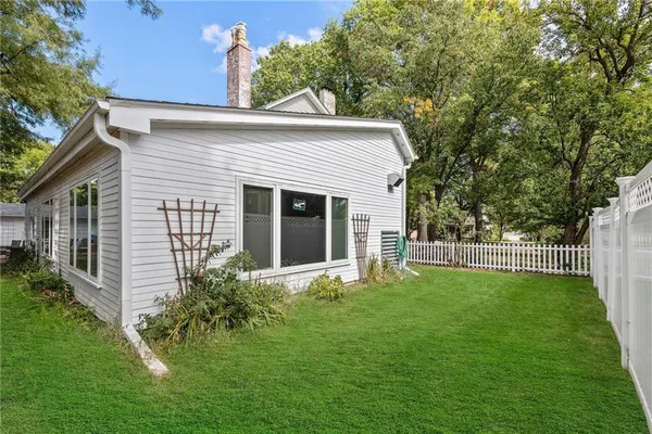 $399,500 | 424 South Elm Street, Ottawa, KS 66067