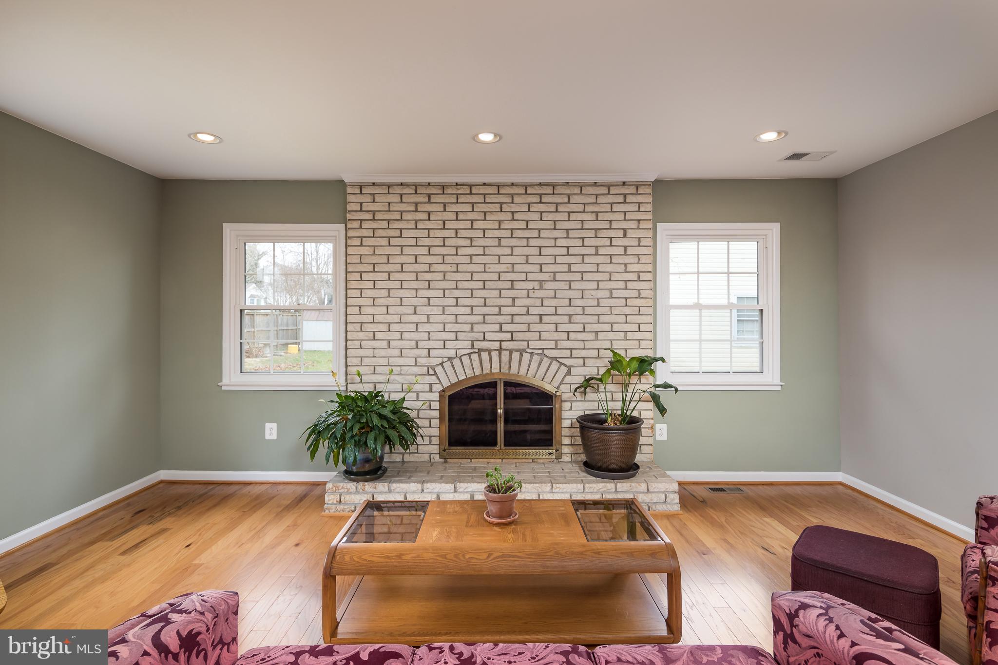 13128 Poplar Tree Road Fairfax, VA 22033 - Photo 3 of 36 Main Level - Great Room - Fireplace