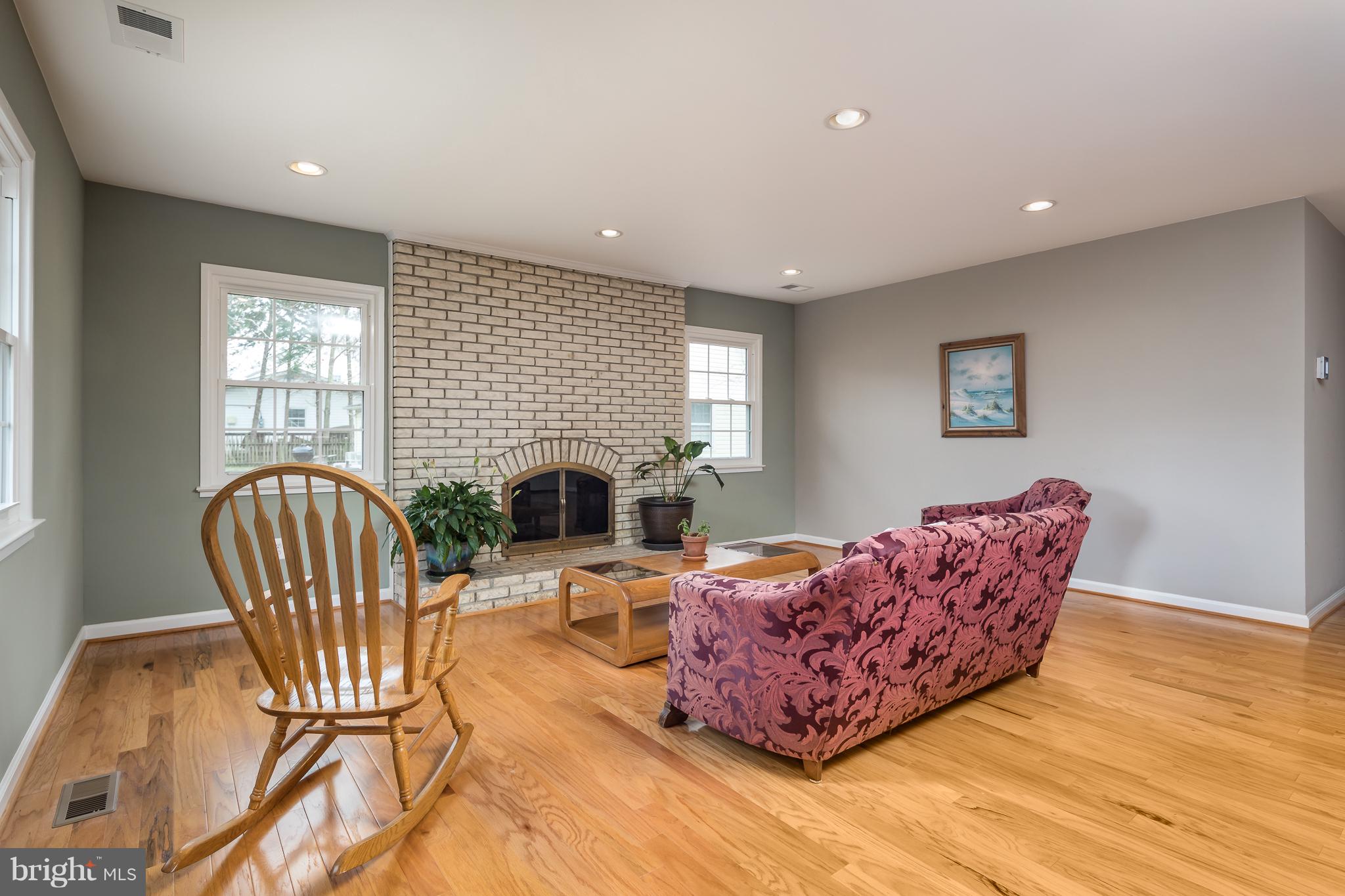 13128 Poplar Tree Road Fairfax, VA 22033 - Photo 4 of 36 Main Level - Great Room