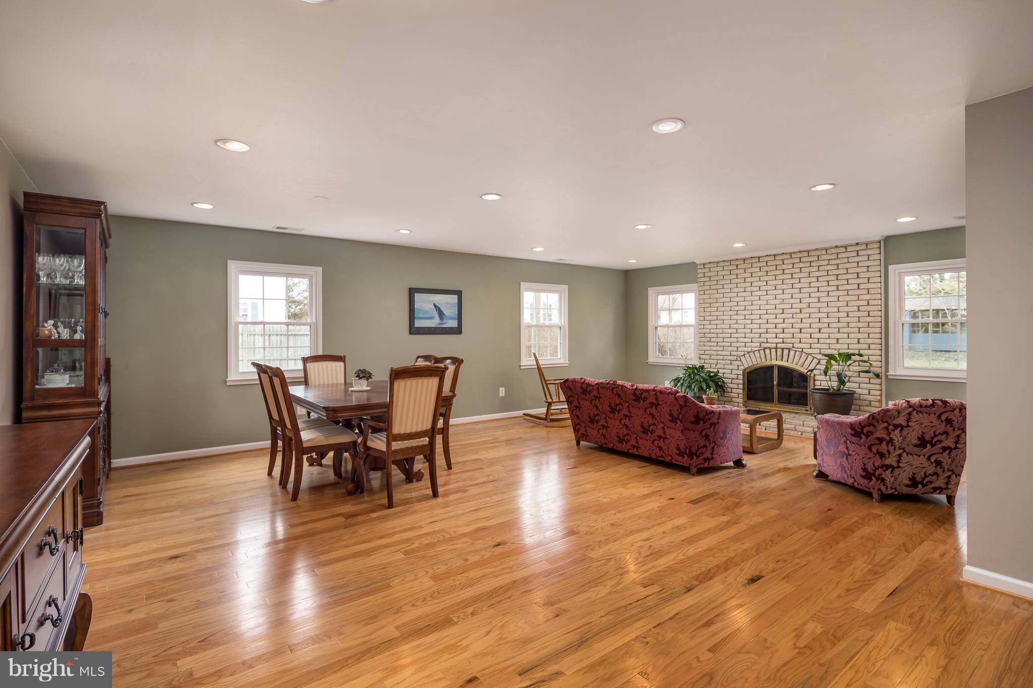 13128 Poplar Tree Road Fairfax, VA 22033 - Photo 5 of 36 Main Level - Dining Room