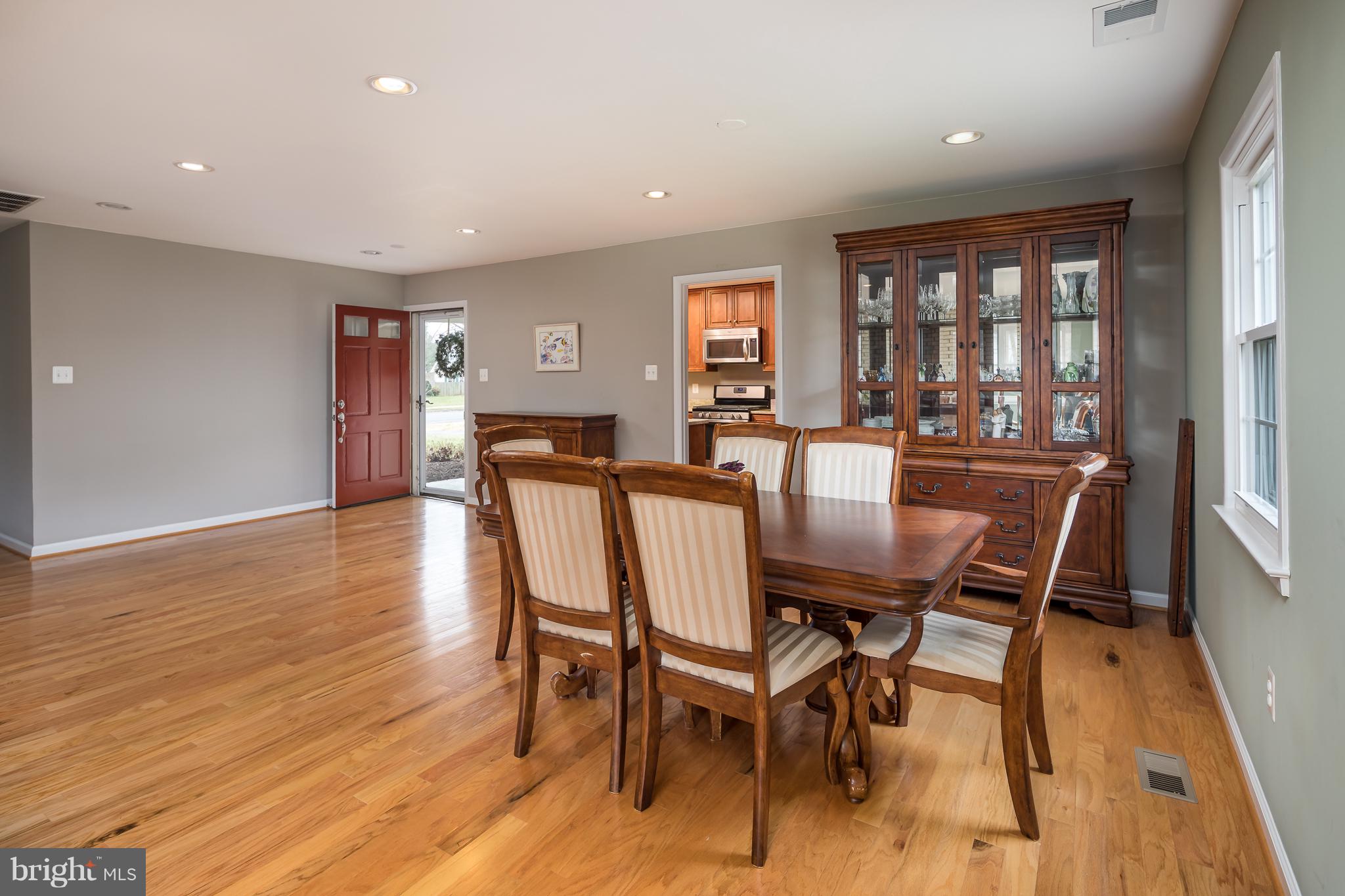 13128 Poplar Tree Road Fairfax, VA 22033 - Photo 6 of 36 Main Level - Dining Room
