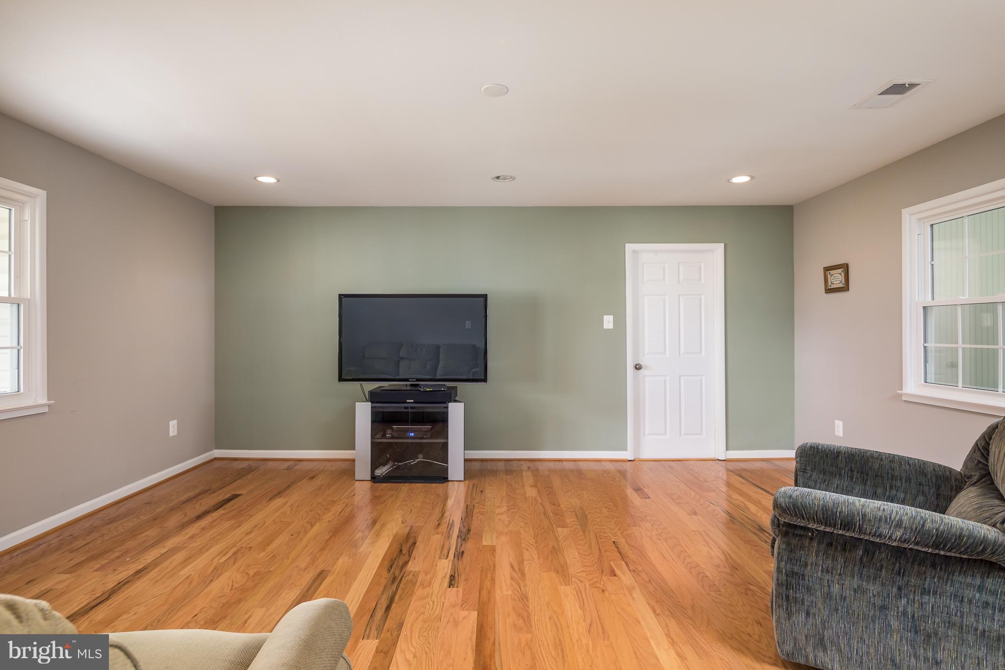 13128 Poplar Tree Road Fairfax, VA 22033 - Photo 8 of 36 Main Level- Family Room