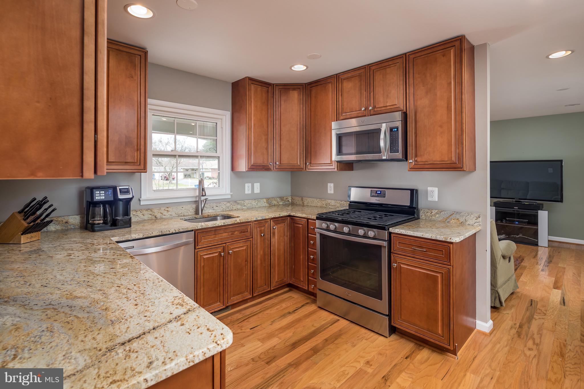 13128 Poplar Tree Road Fairfax, VA 22033 - Photo 10 of 36 Kitchen