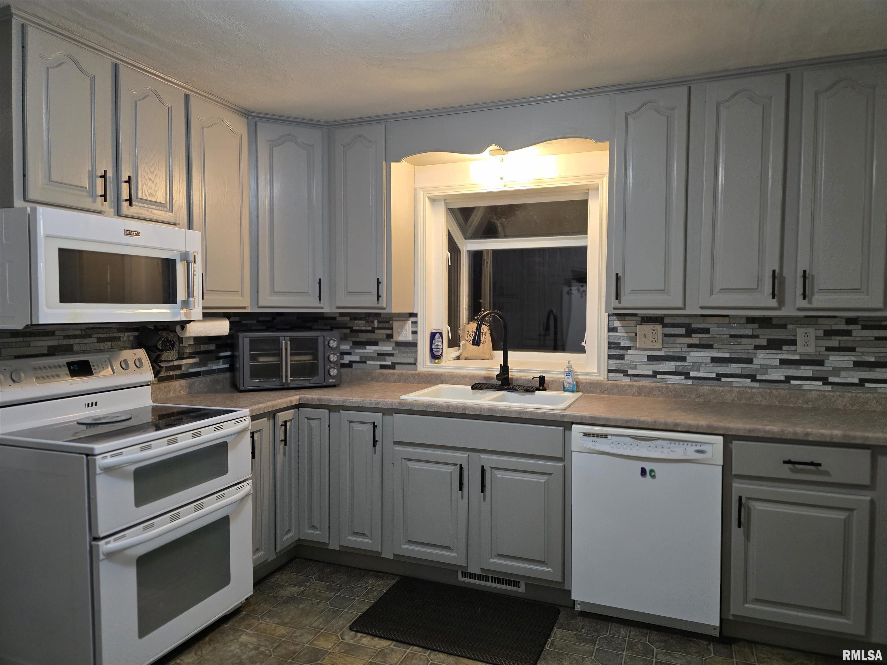 117 Harvester Road Canton, IL 61520 - Photo 14 of 67 Gallery Image 14