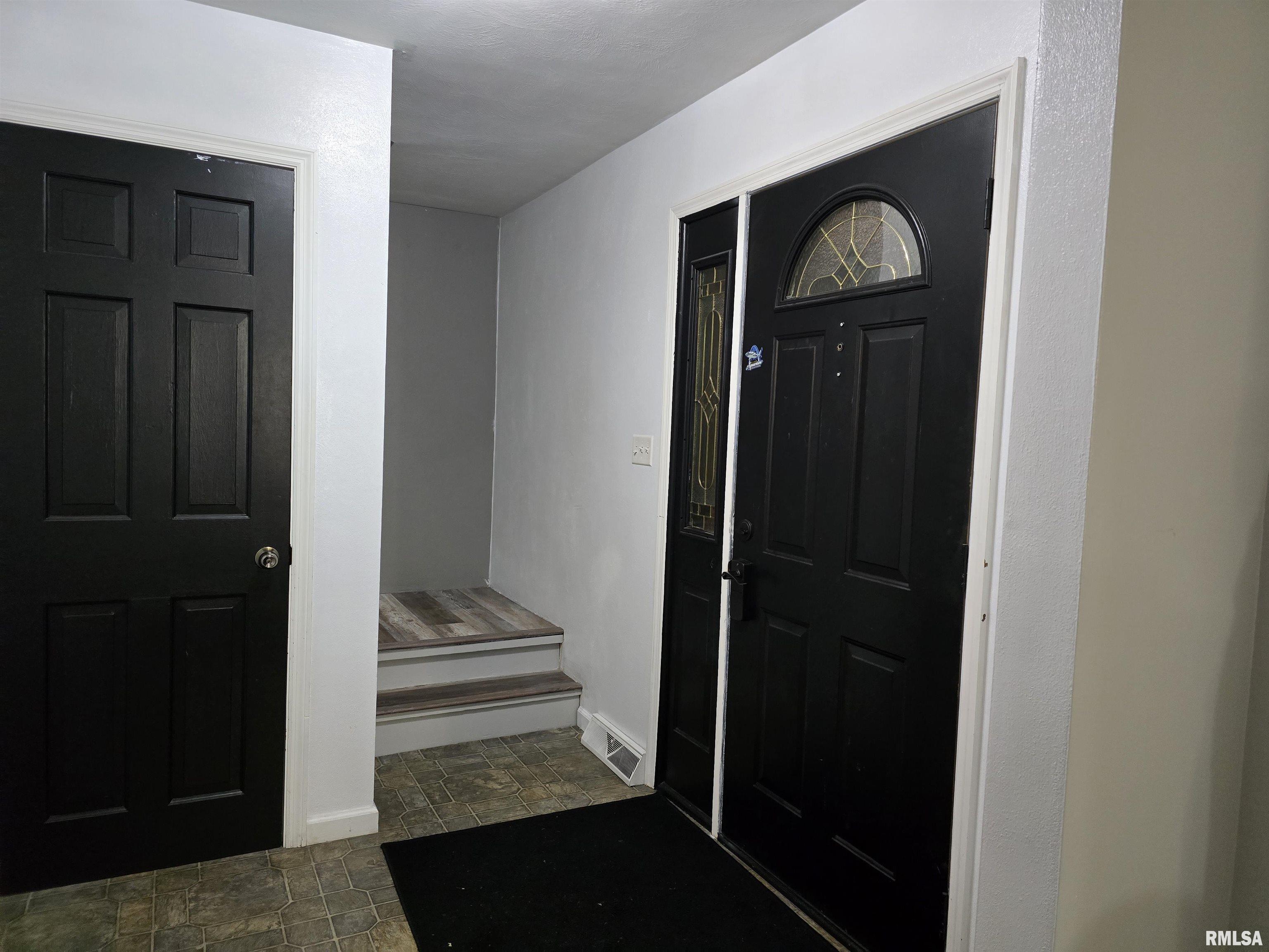 117 Harvester Road Canton, IL 61520 - Photo 4 of 67 Gallery Image 4