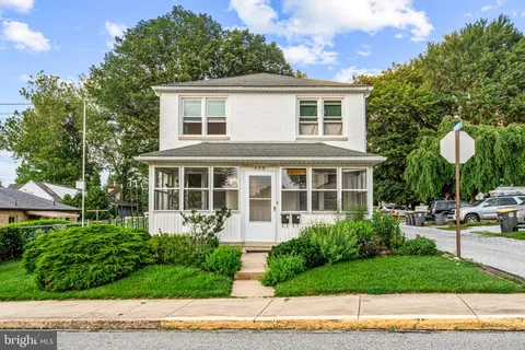 a view of a house with a yard and plants