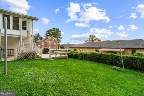 a view of a house with backyard porch and garden