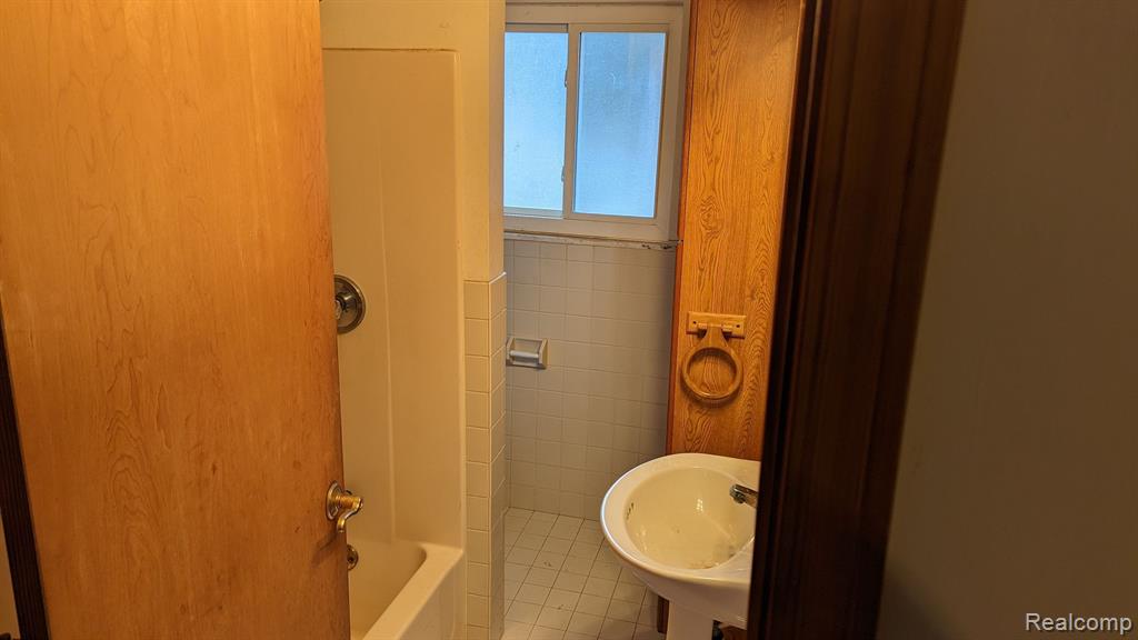 11151 Hartland Road Fenton, MI 48430 - Photo 15 of 30