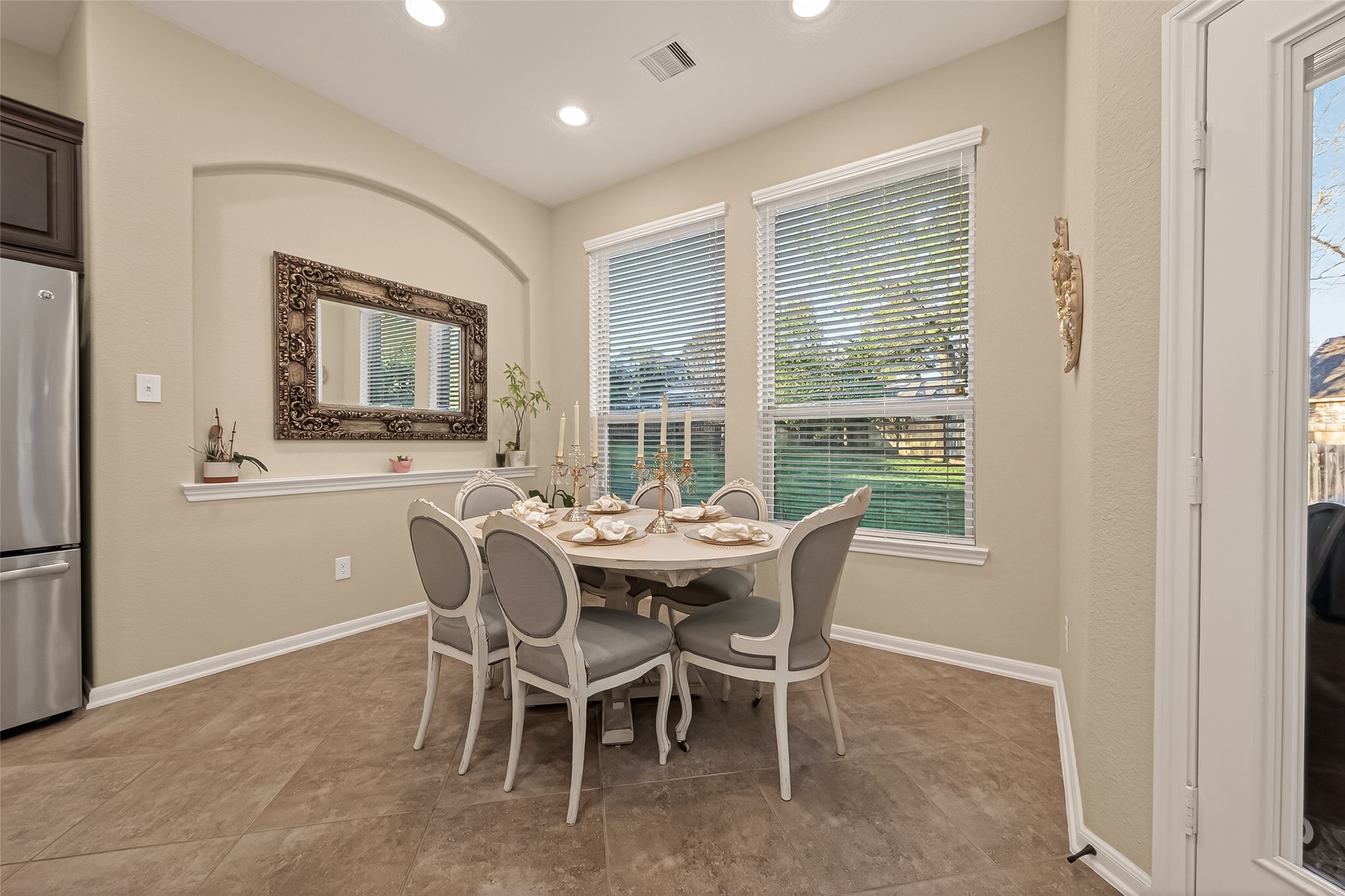 10 Ruchill Circle Conroe, TX 77304 - Photo 15 of 47 Another view of breakfast nook, the perfect layout.