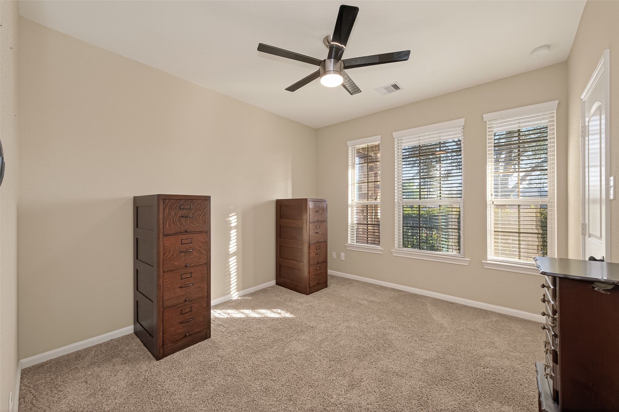 10 Ruchill Circle Conroe, TX 77304 - Photo 21 of 47 Large Guest Room downstairs with lots of natural light and nice size closet. Ready for your Guest, a Nursery, or an Office.