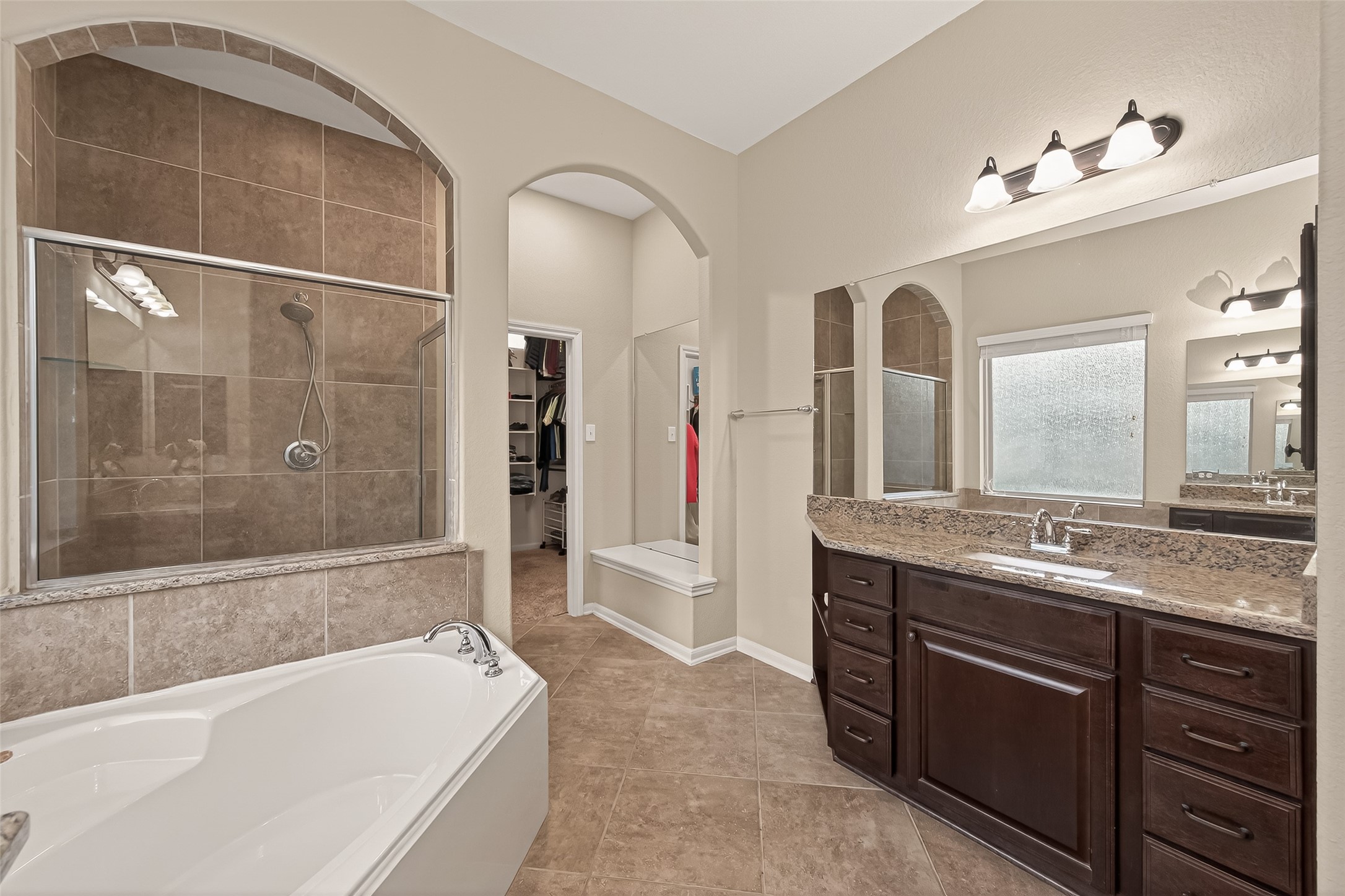 10 Ruchill Circle Conroe, TX 77304 - Photo 33 of 47 Soak Tub with Stand alone Shower. Dual Sinks and vanities.