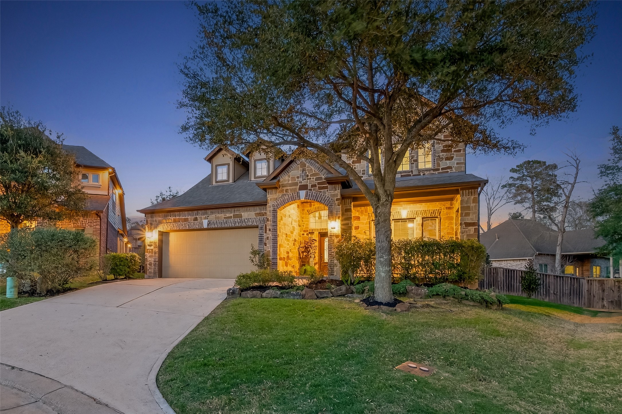 10 Ruchill Circle Conroe, TX 77304 - Photo 46 of 47 Front porch is well lit at night.