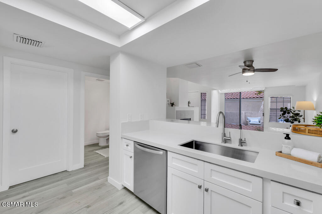 4240 Lost Hills Road, Unit 3303 Calabasas, CA 91301 - Photo 12 of 37 Kitchen