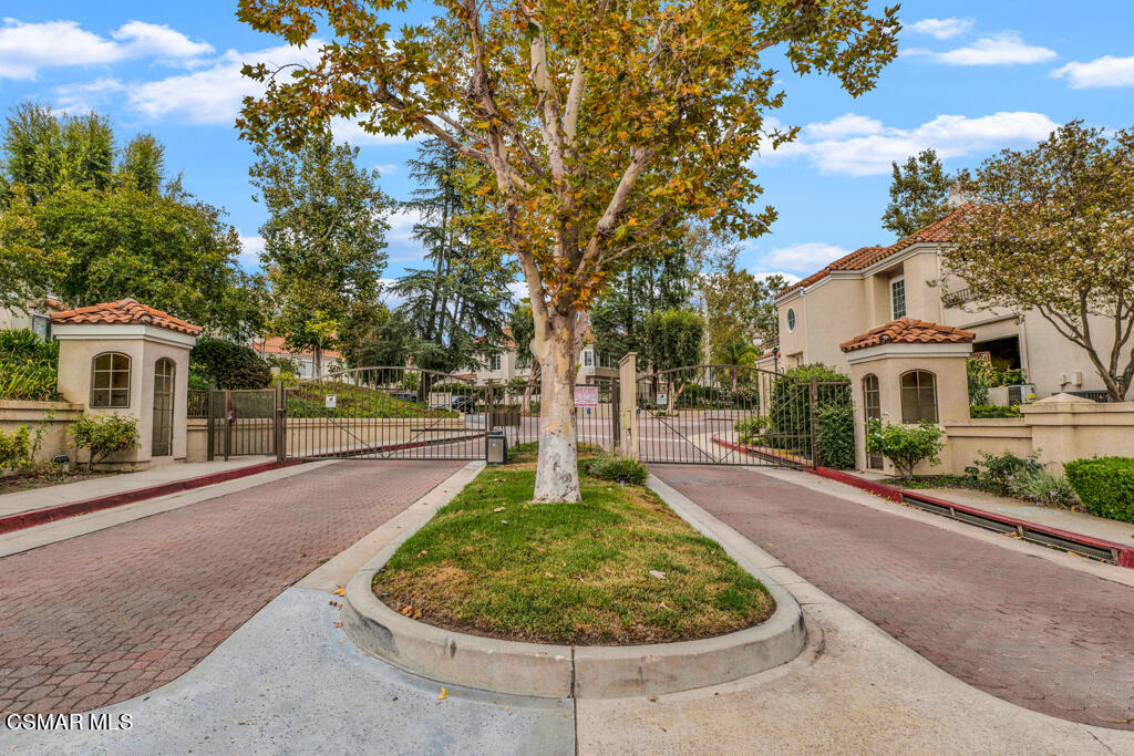 4240 Lost Hills Road, Unit 3303 Calabasas, CA 91301 - Photo 36 of 37 Gated entry