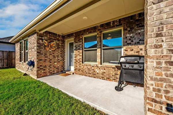 a view of a back yard of the house