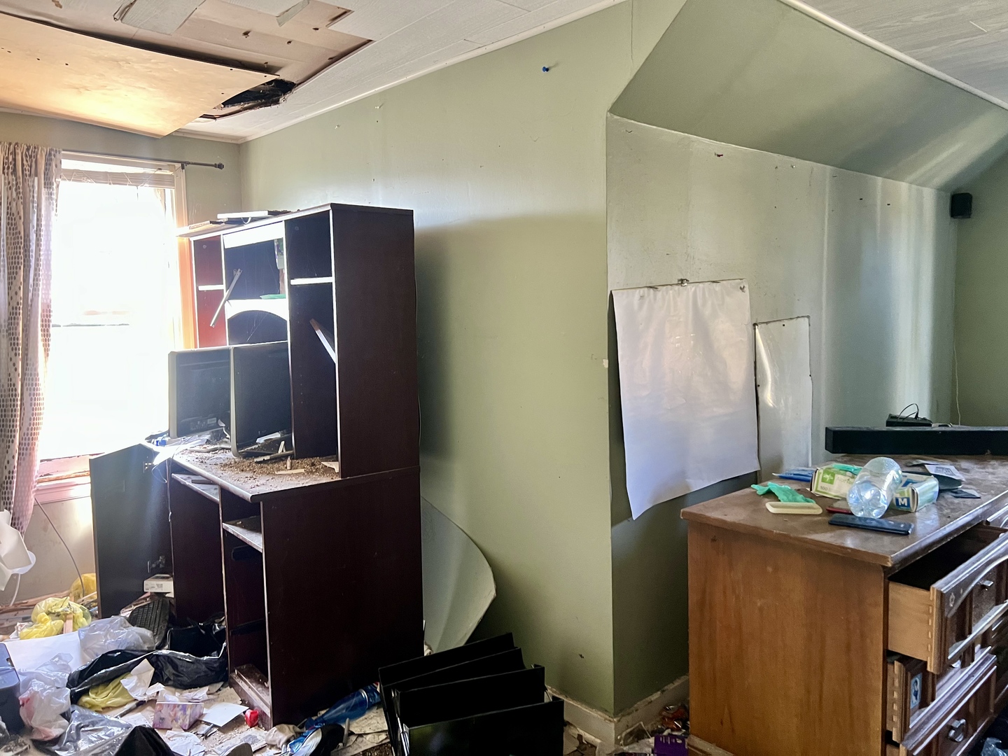 202 Clark Street Sidell, IL 61876 - Photo 11 of 17 a workspace with furniture and musical instruments